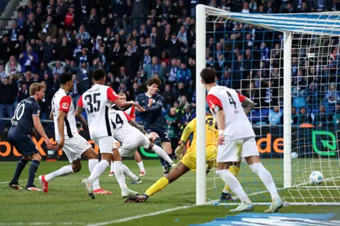 بعد 3 مباريات.. فرانكفورت يستعيد انتصاراته في الدوري الألماني أمام بوخوم